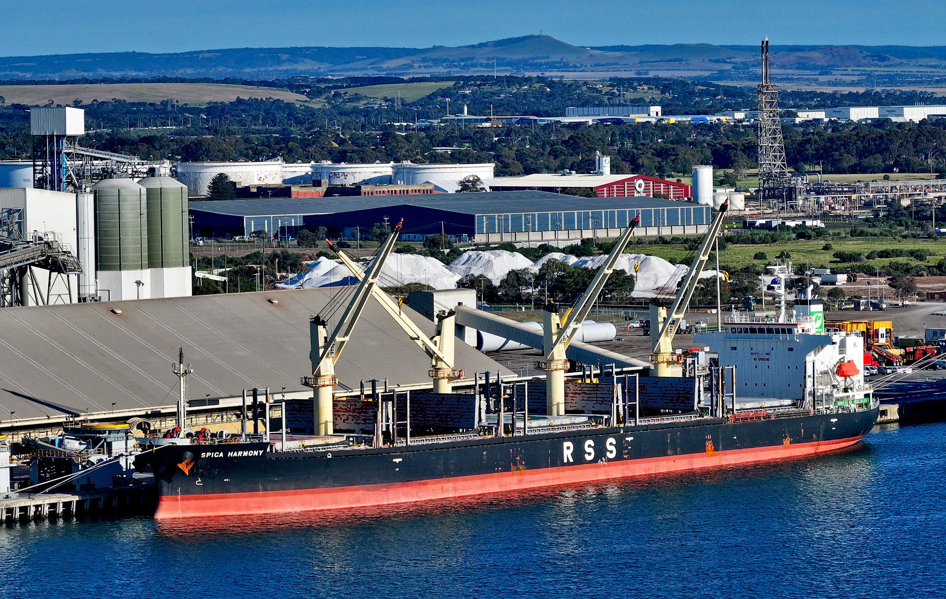 Spica-Harmony-alongside-at-Lascelles-2